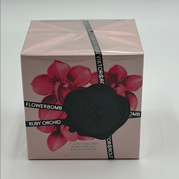 2210- Viktor & Rolf Made In France Women’s NWT - Picture 1 of 5